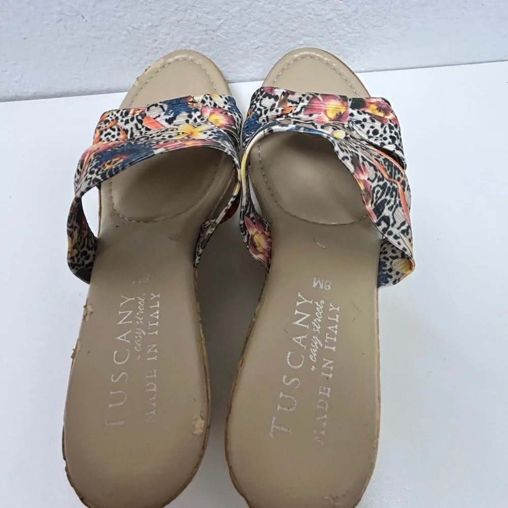 Tuscany by Easy Street flowered wedge sandals. Sz 8 M - Picture 2 of 9